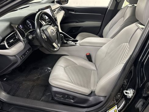 Used 2023 Toyota Camry SE image 2