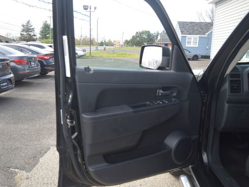 Used 2010 Jeep Liberty Sport image 22