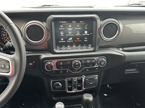 Used 2023 Jeep Wrangler Sahara image 27