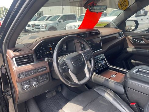 Used 2022 GMC Yukon Denali w/ Denali Premium Package AWD/4WD image 11