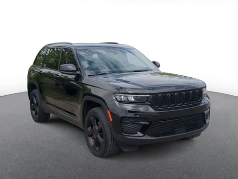 Certified 2024 Jeep Grand Cherokee Altitude AWD/4WD image 2
