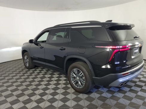 Used 2025 Chevrolet Traverse LT FWD image 6