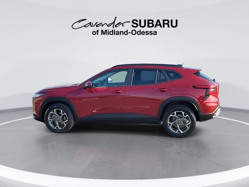 Used 2025 Chevrolet Trax LT FWD image 5