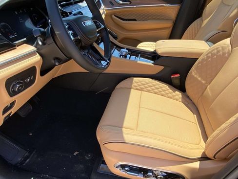 New 2026 Jeep Grand Cherokee Summit w/ Obsidian Package AWD/4WD image 13