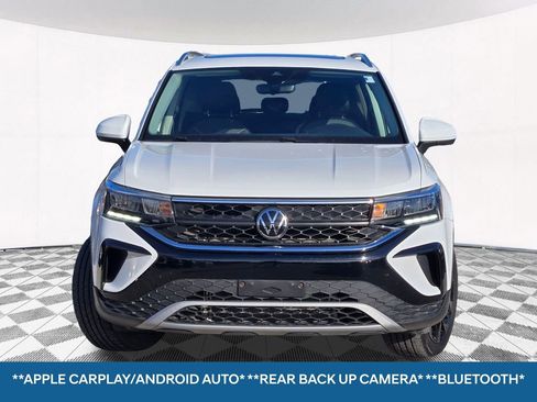 Used 2023 Volkswagen Taos SE w/ Panoramic Sunroof Package image 4