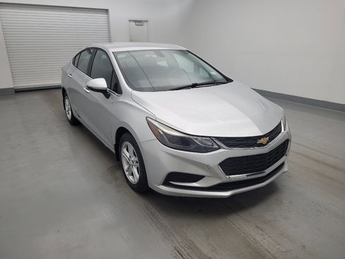 Used 2017 Chevrolet Cruze LT FWD image 13