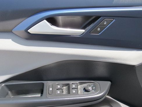 Used 2022 Volkswagen Taos SE image 13