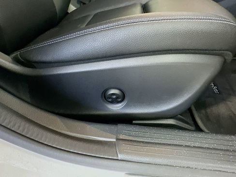 Used 2020 Mercedes-Benz GLA 250 w/ Premium Package image 22