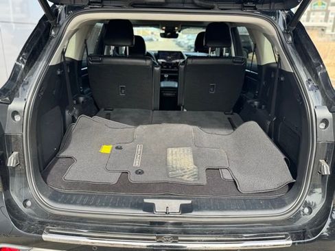 Used 2022 Toyota Highlander Platinum image 49