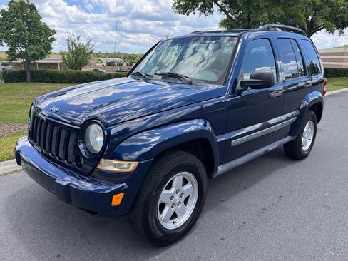Used 2007 Jeep Liberty Sport RWD image 8