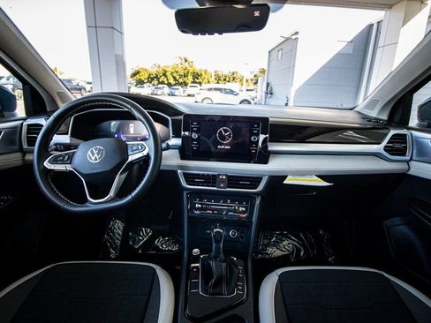 New 2026 Volkswagen Taos SE image 30