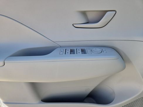 Used 2025 Hyundai Kona SEL FWD image 15