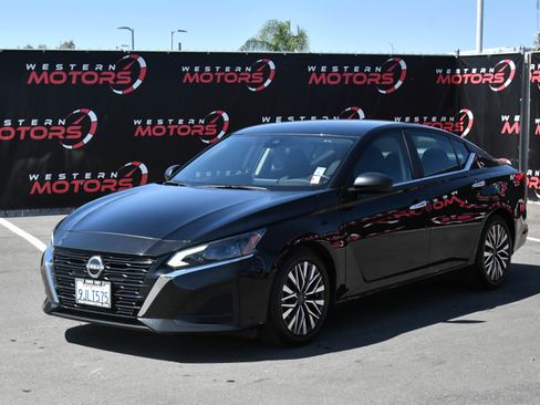 Used 2024 Nissan Altima 2.5 SV FWD image 3