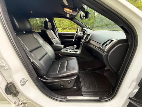 Used 2018 Jeep Grand Cherokee Limited AWD/4WD image 32