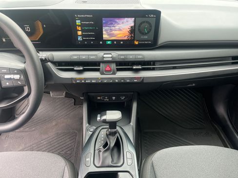 Used 2025 Kia K4 LXS image 34