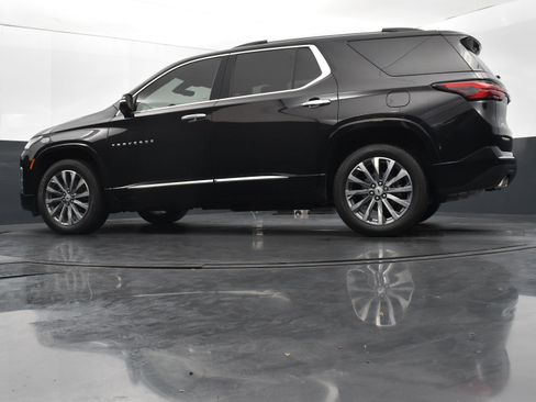 Used 2023 Chevrolet Traverse Premier image 37