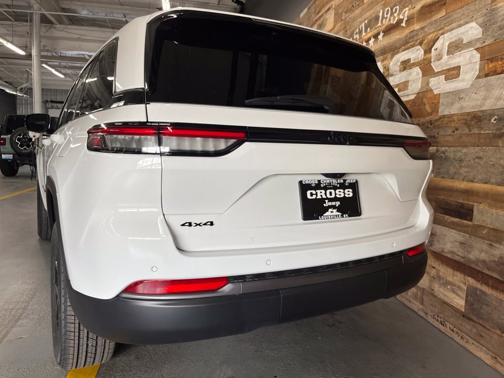 New 2026 Jeep Grand Cherokee Altitude AWD/4WD image 16