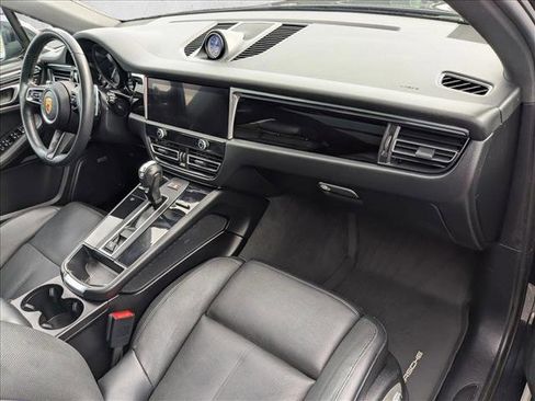 Used 2022 Porsche Macan image 24