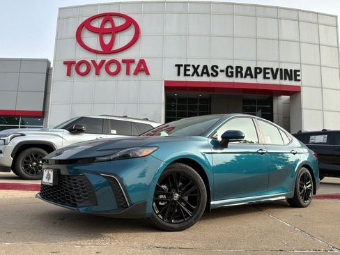 New 2026 Toyota Camry SE FWD image 2