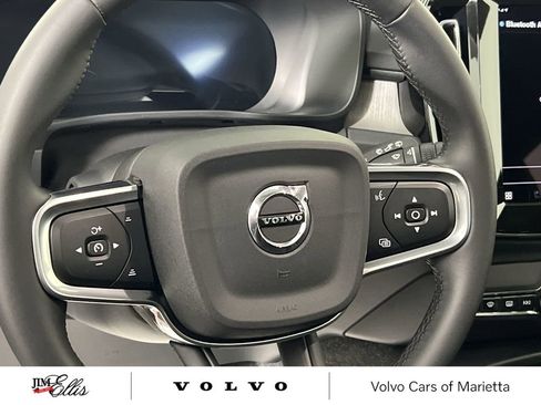 Used 2025 Volvo XC40 B5 Core image 12