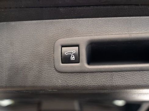 Used 2022 Toyota Sienna XLE Woodland Edition image 21