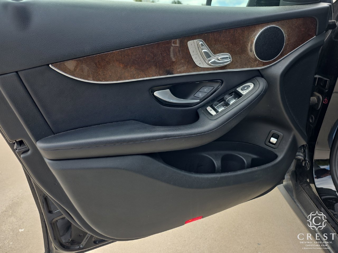 Used 2018 Mercedes-Benz GLC 300 4MATIC image 4