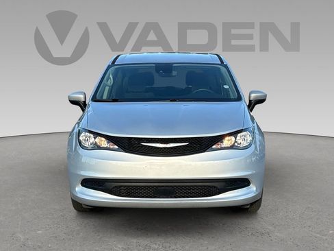 Used 2023 Chrysler Voyager LX image 24