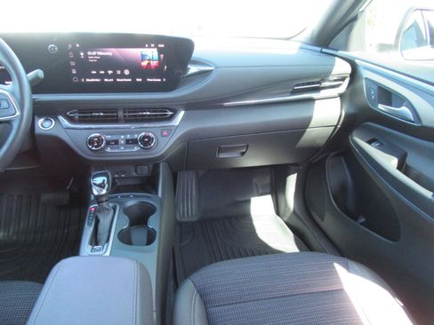 Used 2024 Buick Envista Preferred w/ Convenience I Package FWD image 15