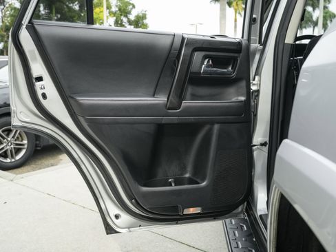 Used 2024 Toyota 4Runner TRD Off-Road Premium image 31