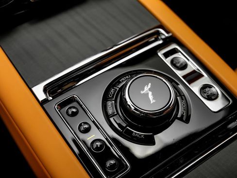 Used 2022 Rolls-Royce Cullinan AWD/4WD image 32