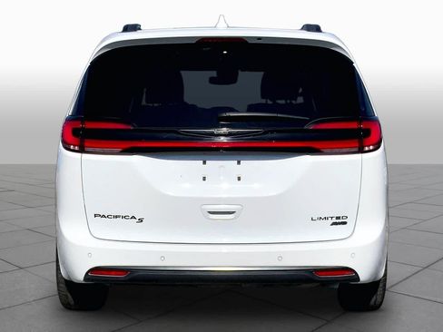 Used 2022 Chrysler Pacifica Limited w/ Uconnect Theater Family Group AWD/4WD image 5