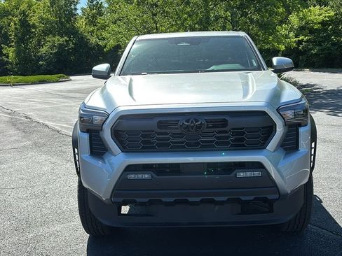 New 2026 Toyota Tacoma TRD Off-Road w/ TRD Off Road Upgrade Package AWD/4WD image 8
