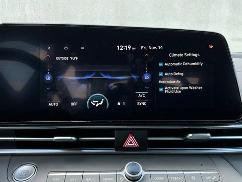 Used 2025 Hyundai Elantra SEL image 31