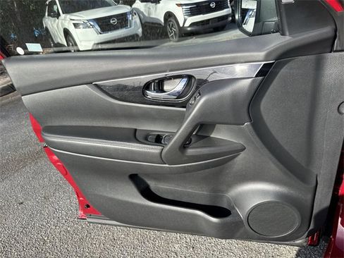 Used 2018 Nissan Rogue Sport SL w/ SL Premium Package image 26