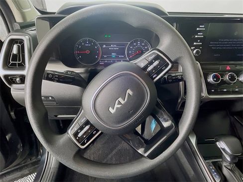 Used 2023 Kia Sorento LX image 12