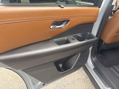 Used 2024 Nissan Pathfinder Platinum w/ Cargo Package AWD/4WD image 19