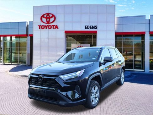 Used 2025 Toyota RAV4 LE AWD/4WD image 10