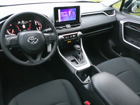 Used 2025 Toyota RAV4 LE image 32