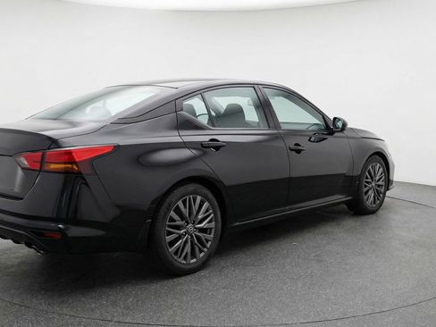 Used 2025 Nissan Altima 2.5 SV image 9