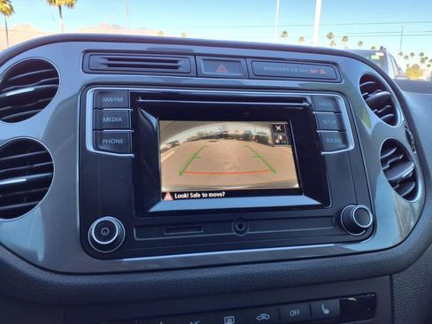 Used 2016 Volkswagen Tiguan S image 3