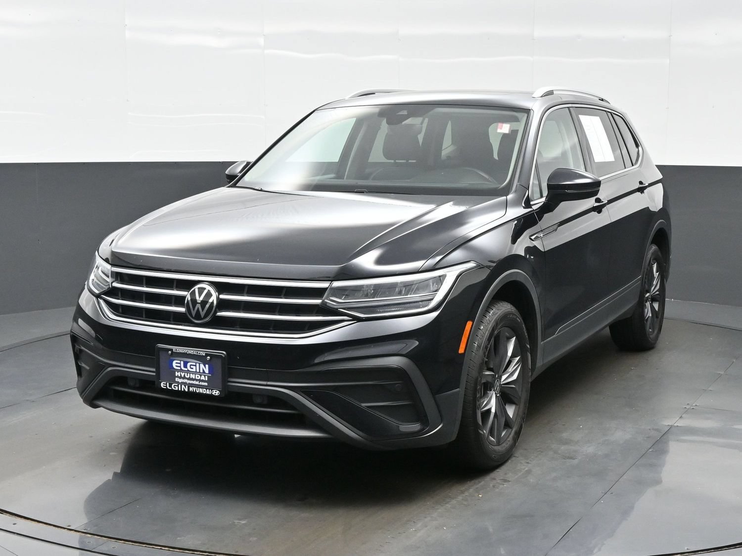 Used 2022 Volkswagen Tiguan SE AWD/4WD image 1