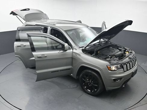 Used 2021 Jeep Grand Cherokee Laredo X AWD/4WD image 49