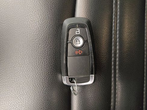 Used 2024 Ford Edge SEL image 32