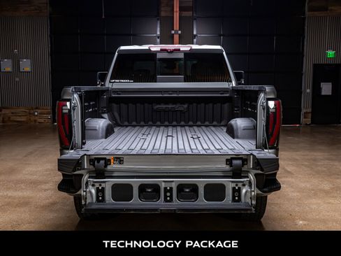 Used 2024 GMC Sierra 2500 AT4 w/ AT4 Premium Plus Package image 8