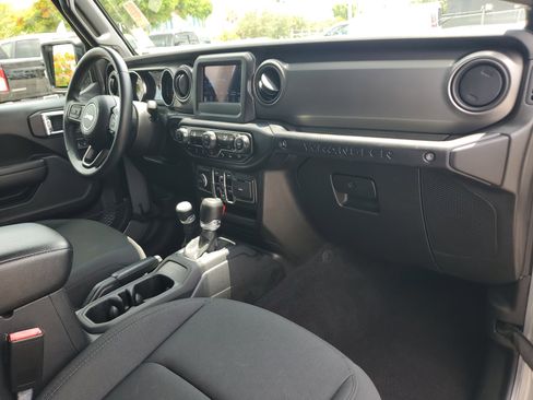 Used 2021 Jeep Wrangler Unlimited Sport image 16