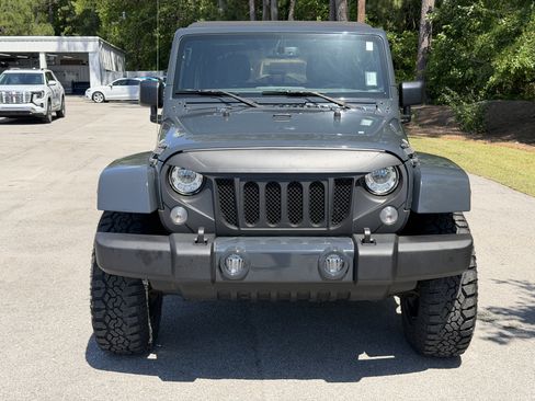 Used 2018 Jeep Wrangler Unlimited Sahara w/ Connectivity Group AWD/4WD image 34