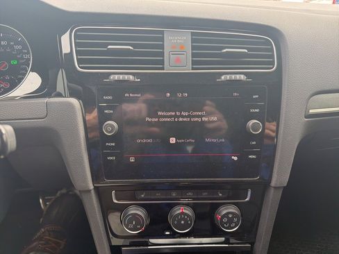 Used 2020 Volkswagen GTI SE image 11