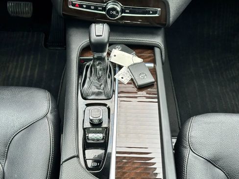 Used 2016 Volvo XC90 T6 Momentum w/ Protection Package Plus image 14