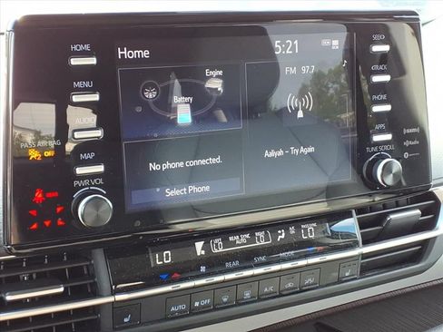 Used 2023 Toyota Sienna XLE FWD image 24