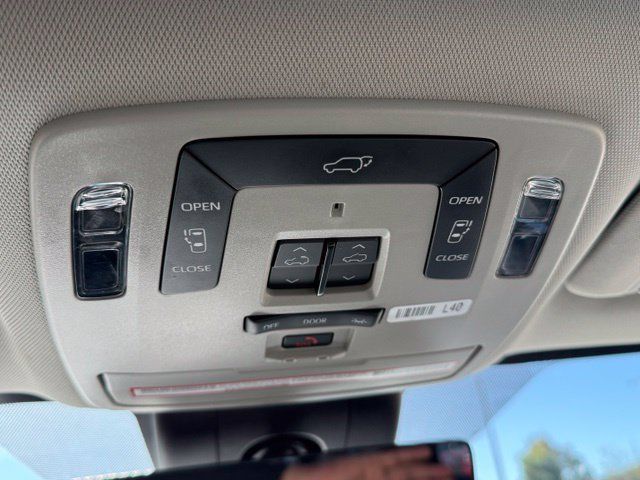Used 2022 Toyota Sienna Limited AWD/4WD image 26